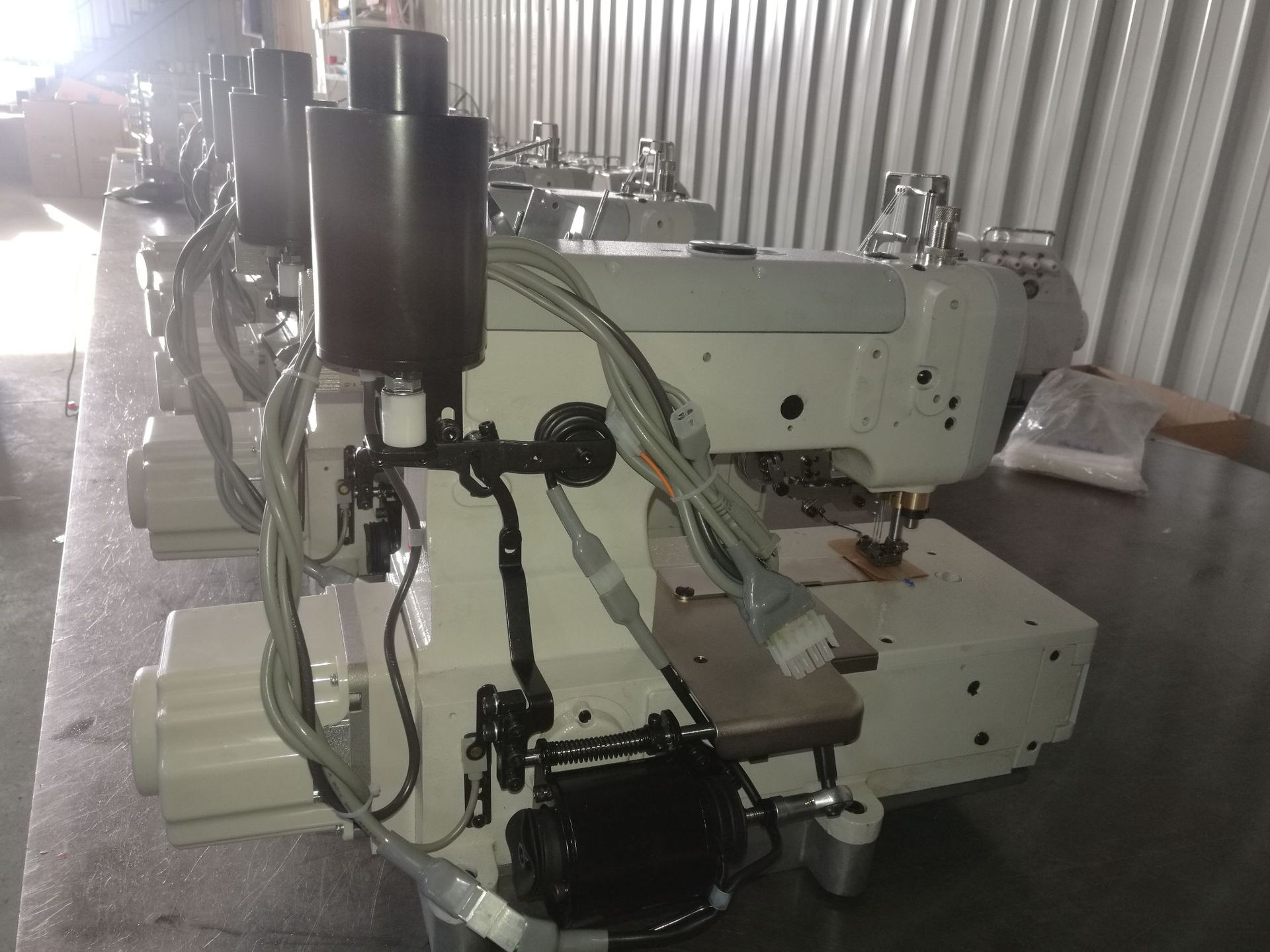 500三针五线高速绷缝机 飞马款t恤内衣运动衫的下摆折边用绷缝机