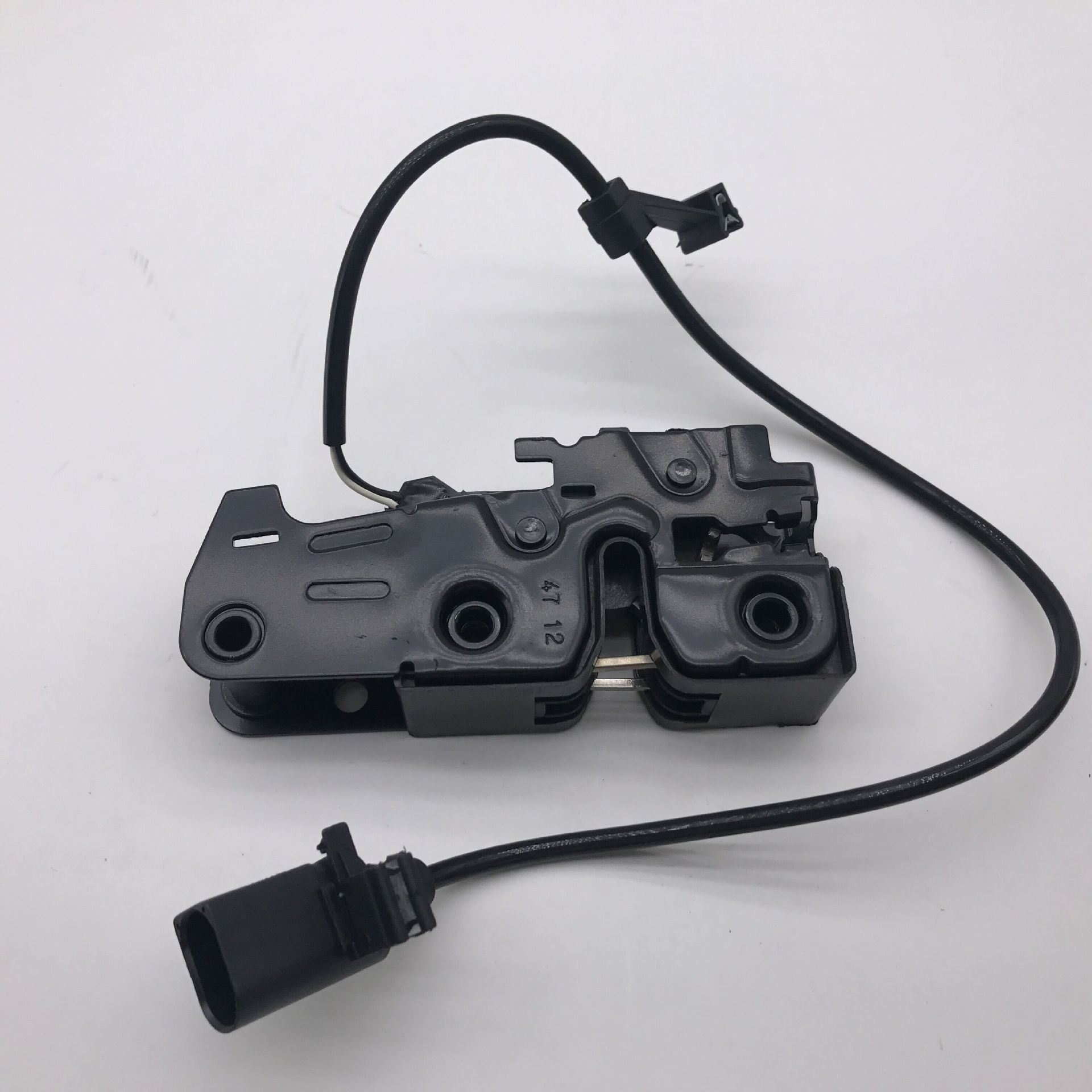 适用奥迪a4lb8 q5 发动机盖下锁 引擎盖下锁 8k0 823 509 f