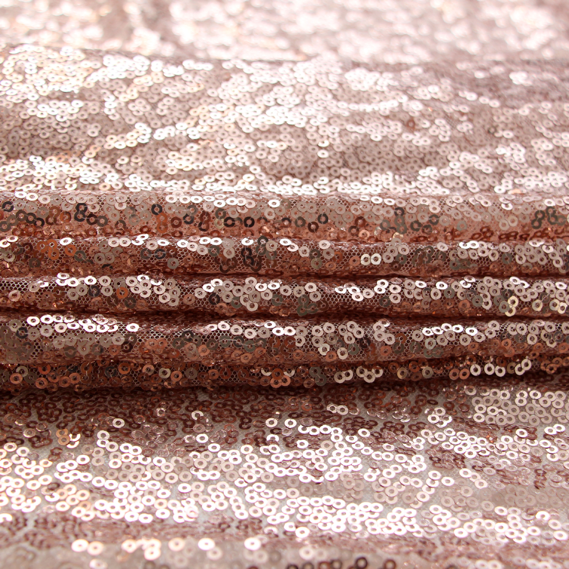 厂家直销3mm满版亮片桌布 婚庆宴会亮片桌布 银色亮片装饰背景布