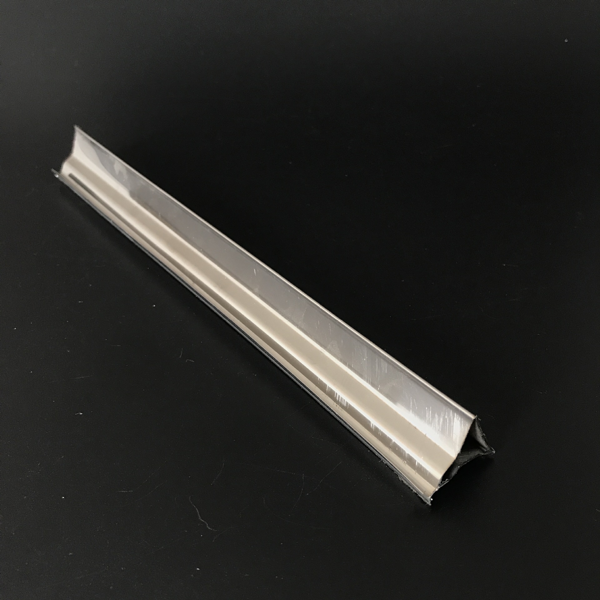 优质 三角龙骨 不锈钢办公室吊顶辅材配件烤漆龙骨 强度高 抗冲击