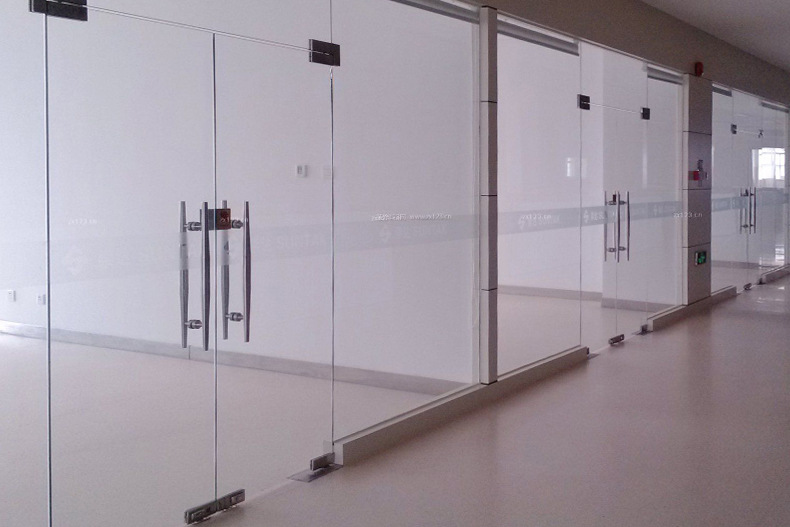 扣式不锈钢玻璃门夹无框玻璃门上下夹铝芯地弹簧门顶夹曲夹地锁夹