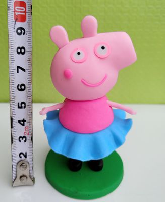 软陶摆件动漫卡通公仔儿童玩具礼物汽车车饰粉红小猪佩佩佩琪舞裙