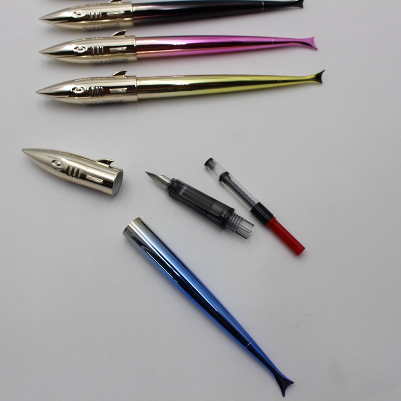 文具批发炫彩鲨鱼创意造型钢笔学生练字写字正姿吸墨墨囊两用钢笔