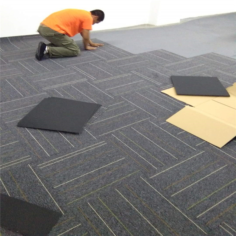 16成交5124平方米旧地毯二手地毯平面展览地毯装修保护地面大棚保温