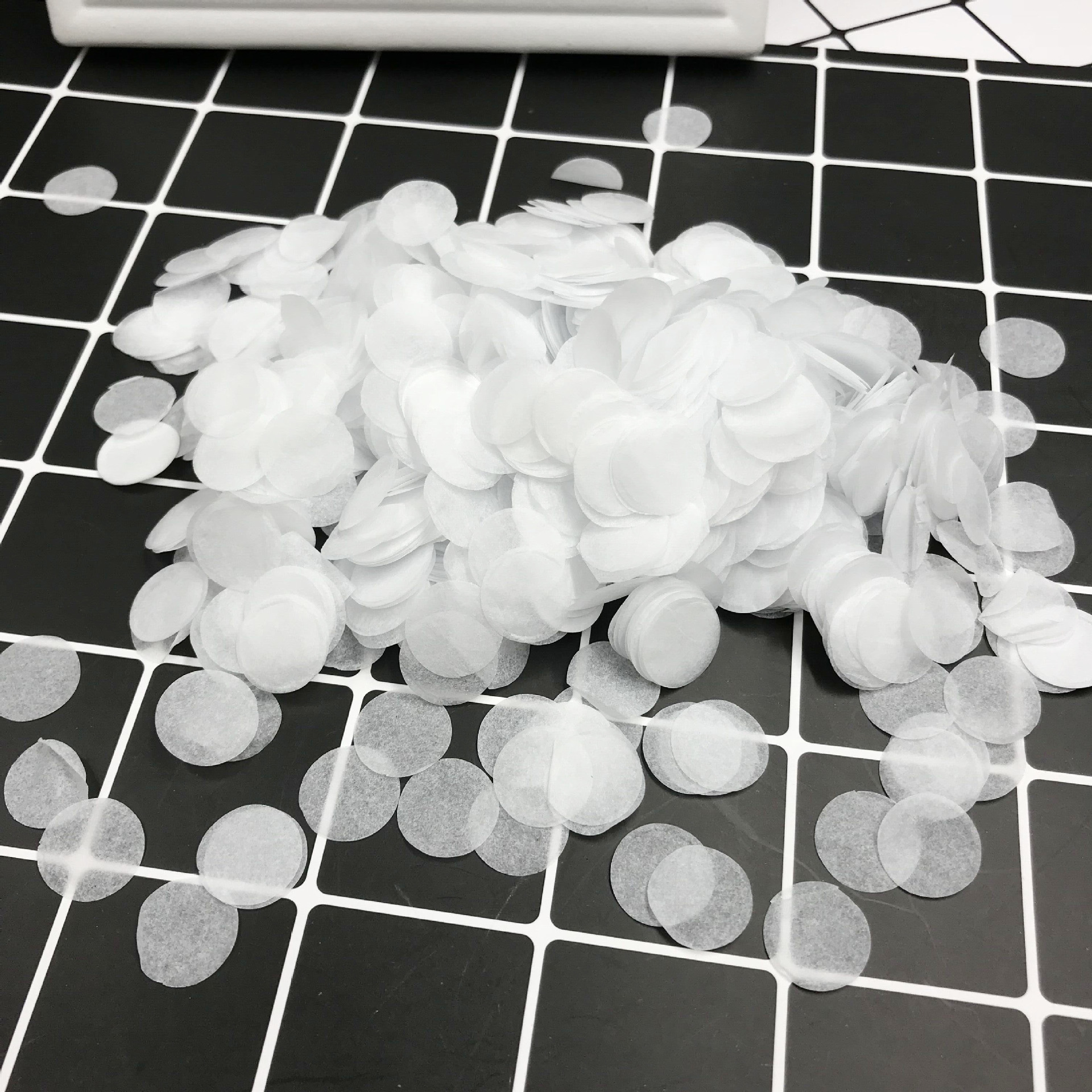 1cn五彩纸屑波波球乳胶透明气球填充物亮片 蛋糕气球纸片厂家直销