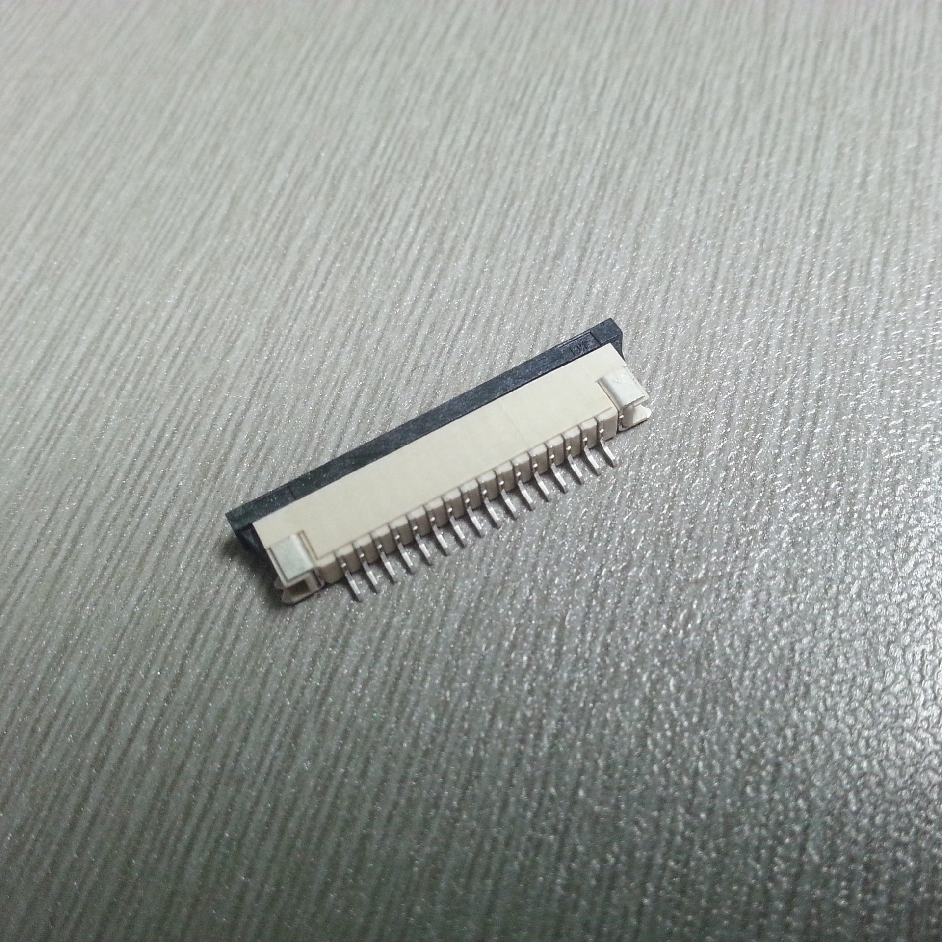 fpc接线座 16pin拉拔式卧贴针座 下接式 单排针 扁平电缆接线座