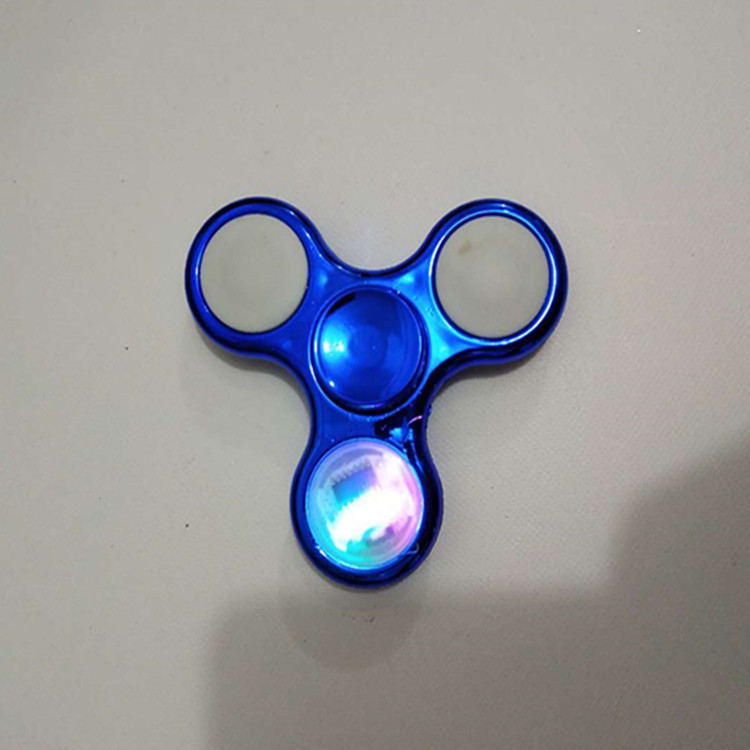 led指尖陀螺发光手指陀螺电镀发光18变灯光陀螺指间螺旋儿童玩具