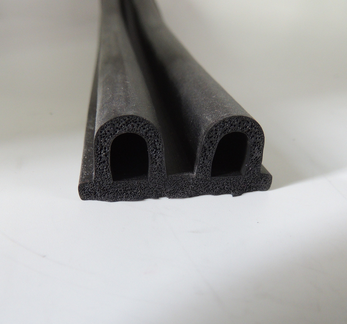 定制epdm发泡海绵泡沫d型p型空心橡胶密封胶条隔音防撞胶条