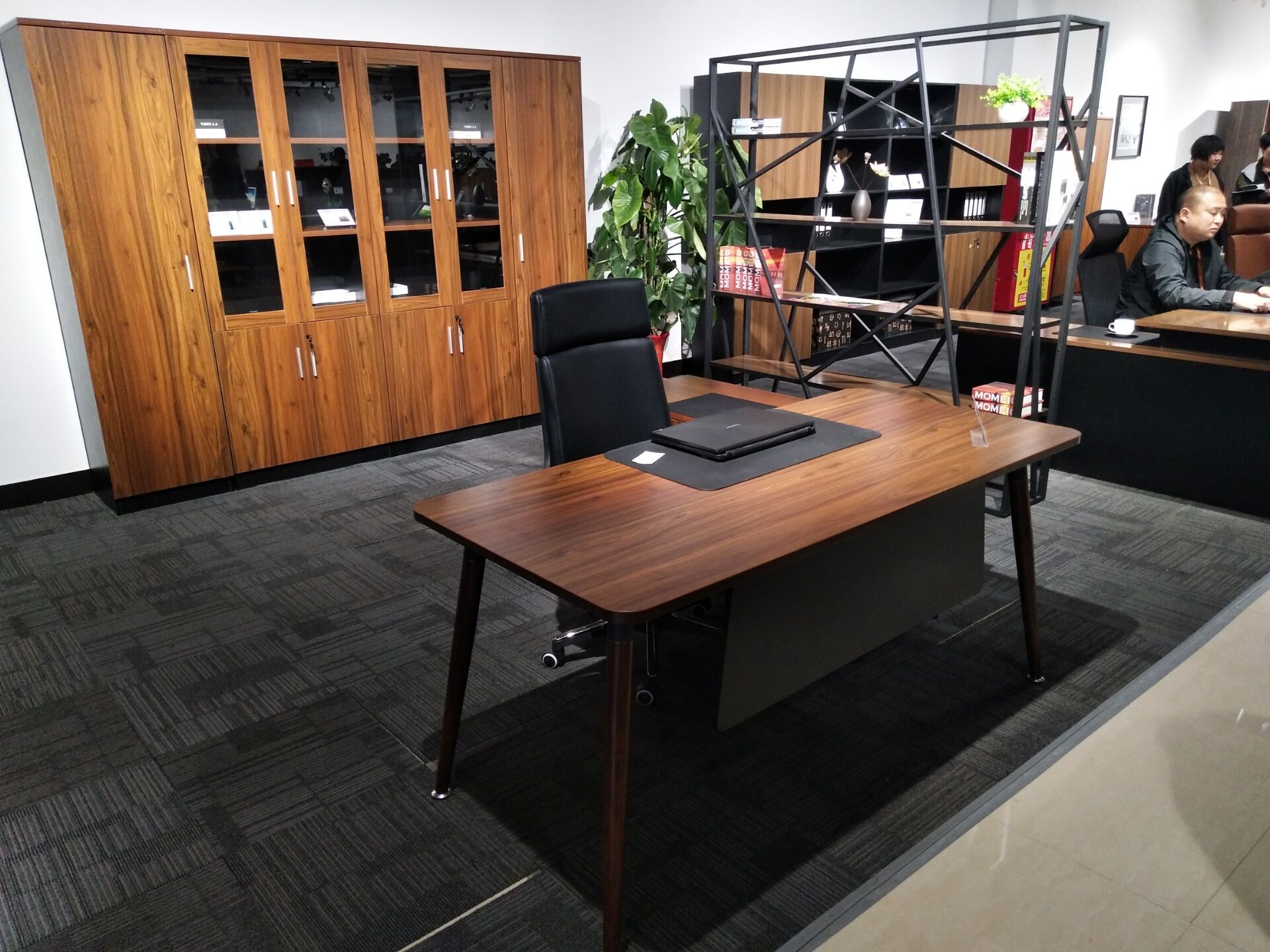 厂家批发新款现代组合式老板桌总监主管桌板式办公家具老板台