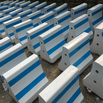 50*50 50*60水泥隔离墩 道路隔离防撞墩水马防撞桶道路护栏