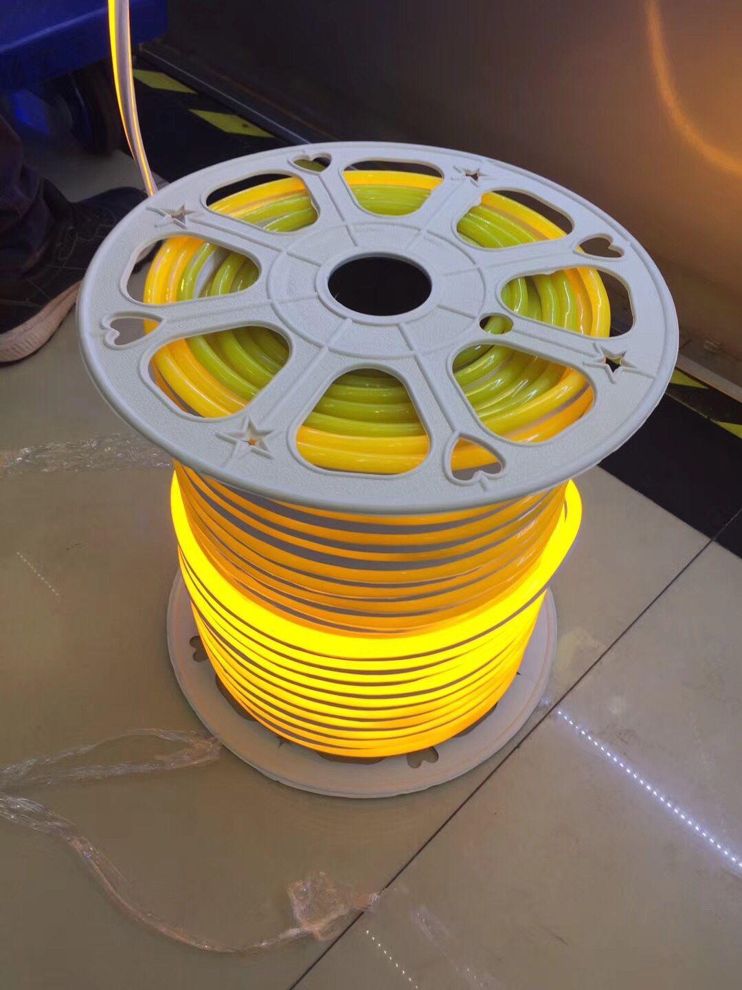 led硅胶柔性灯带12v彩皮霓虹灯户外广告招牌造型装修饰防水软灯带