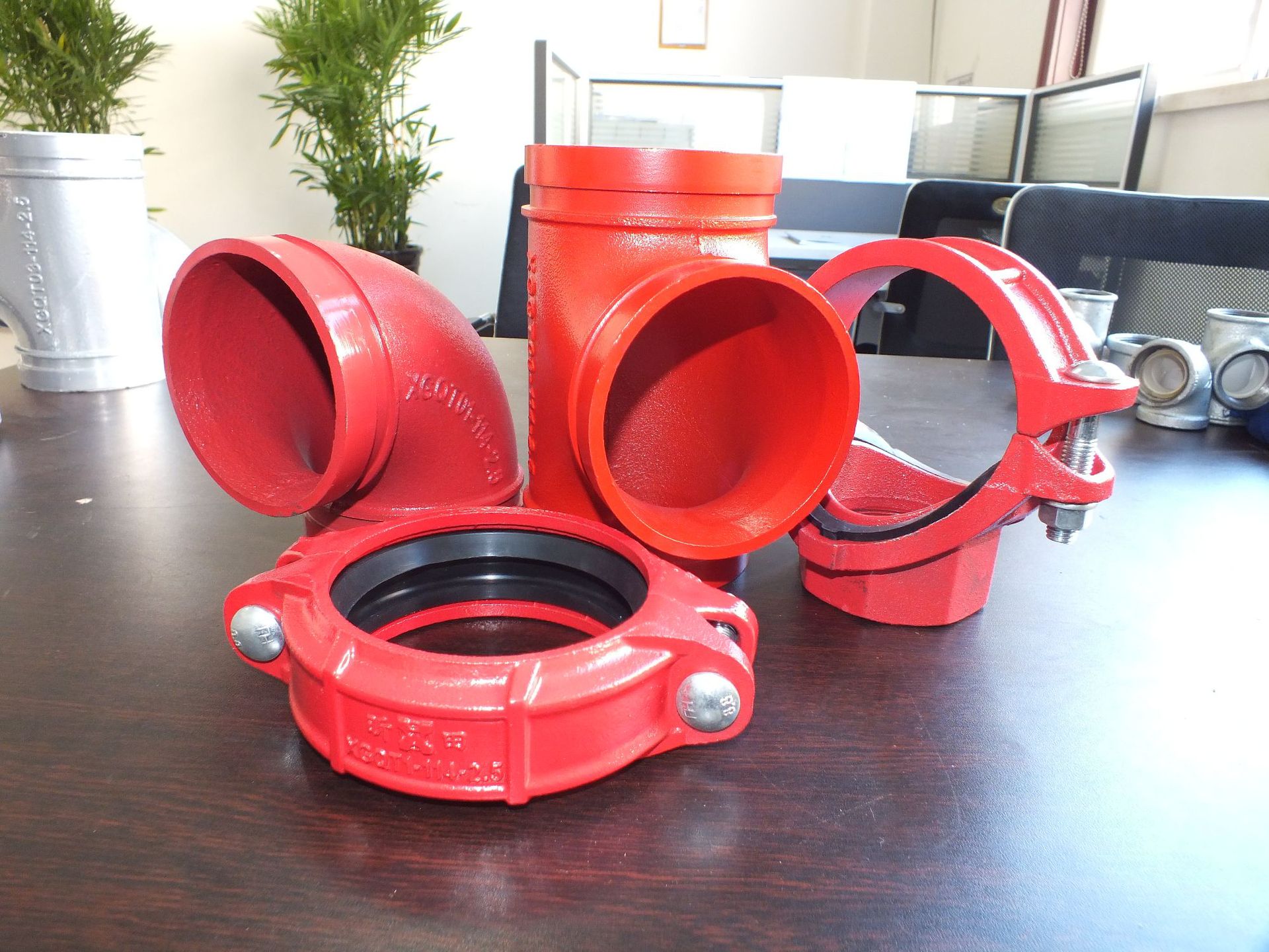 现货供应 昕田管道 耐高压 消防沟槽管件 涂塑沟槽丝接管件 批发