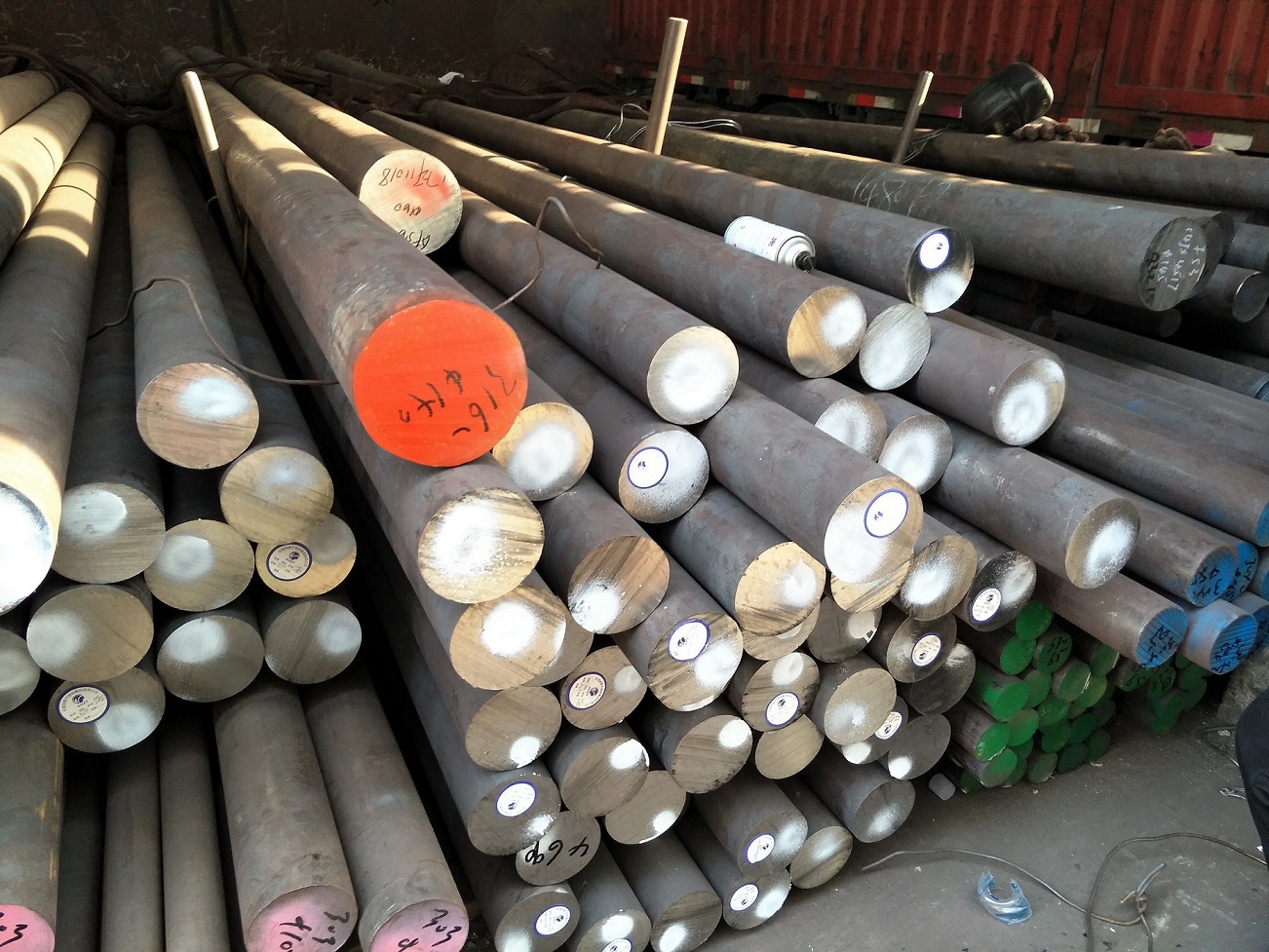 厂价直销2cr13不锈钢棒 2cr13不锈钢圆钢圆棒价格 详情请来电咨询