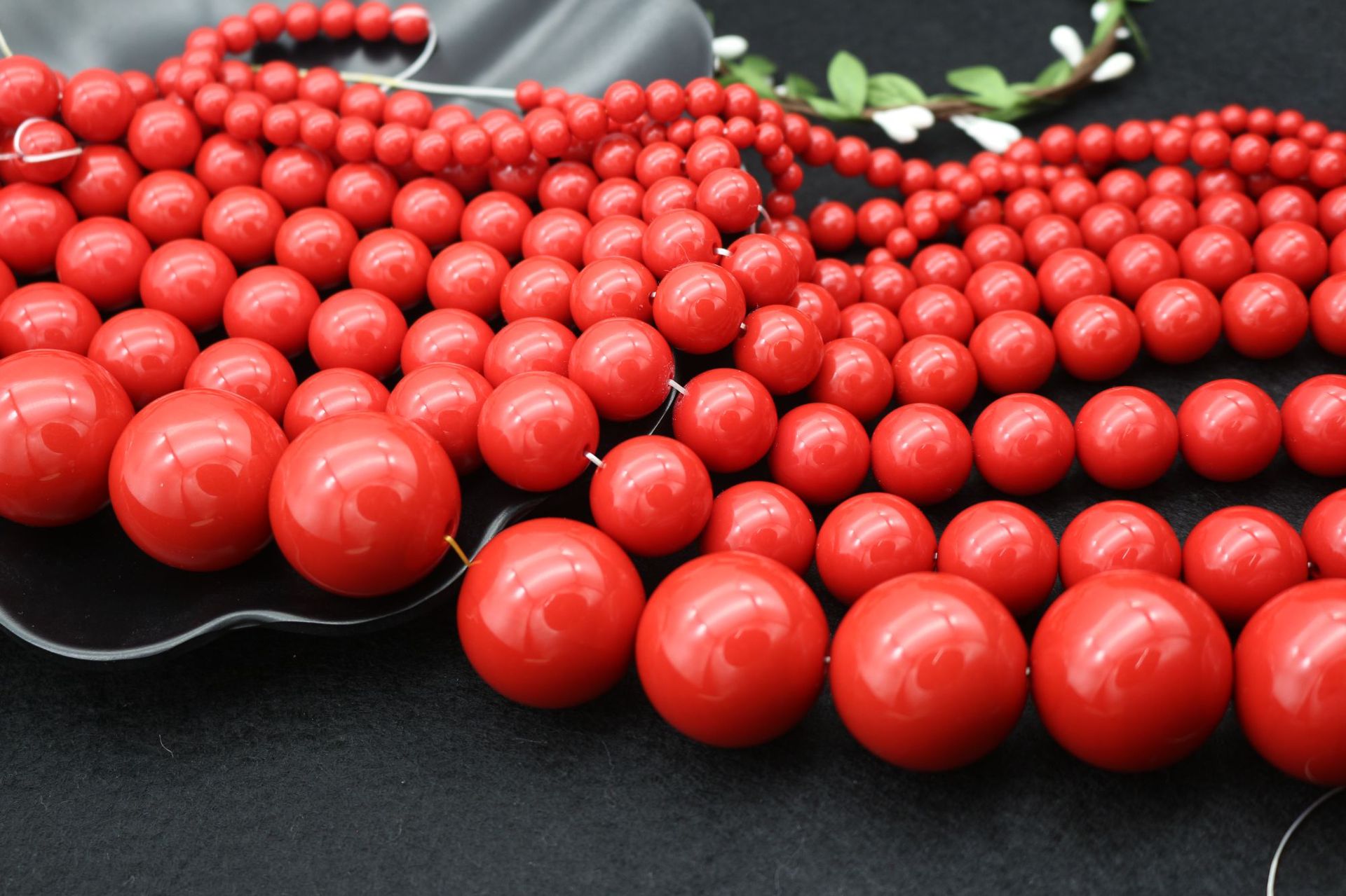 大红色实色有孔塑料珠子 亚克力红珠 圆珠散珠手工diy饰品配件