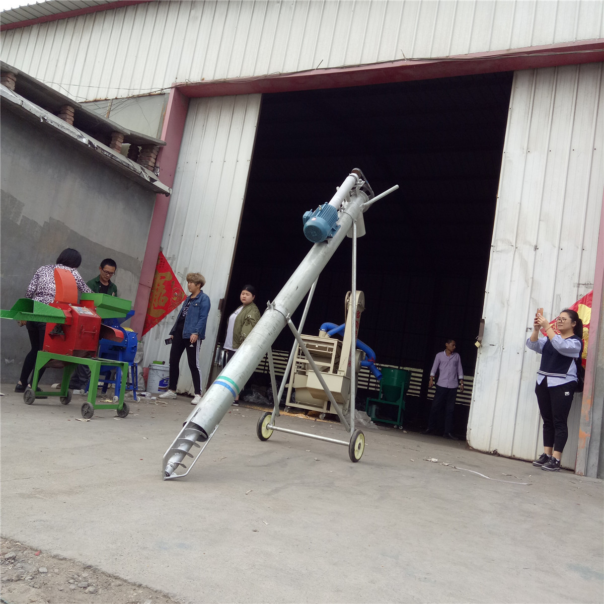 操作简单养殖场粪便抽粪机 按需求定制长度绞龙式排污粪便处理机