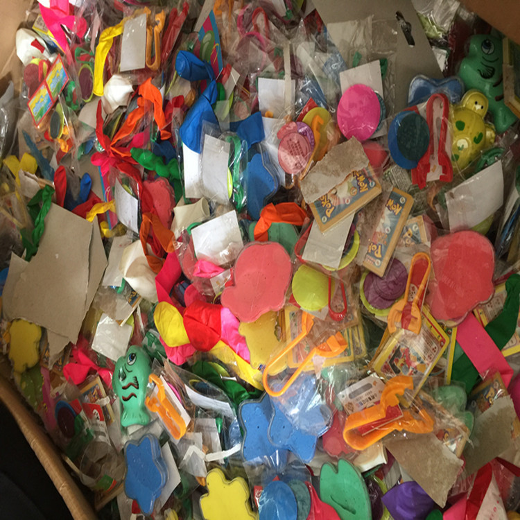 厂家直供玩具批发 学校周边热卖一元大礼包大杂烩玩具小学生儿童