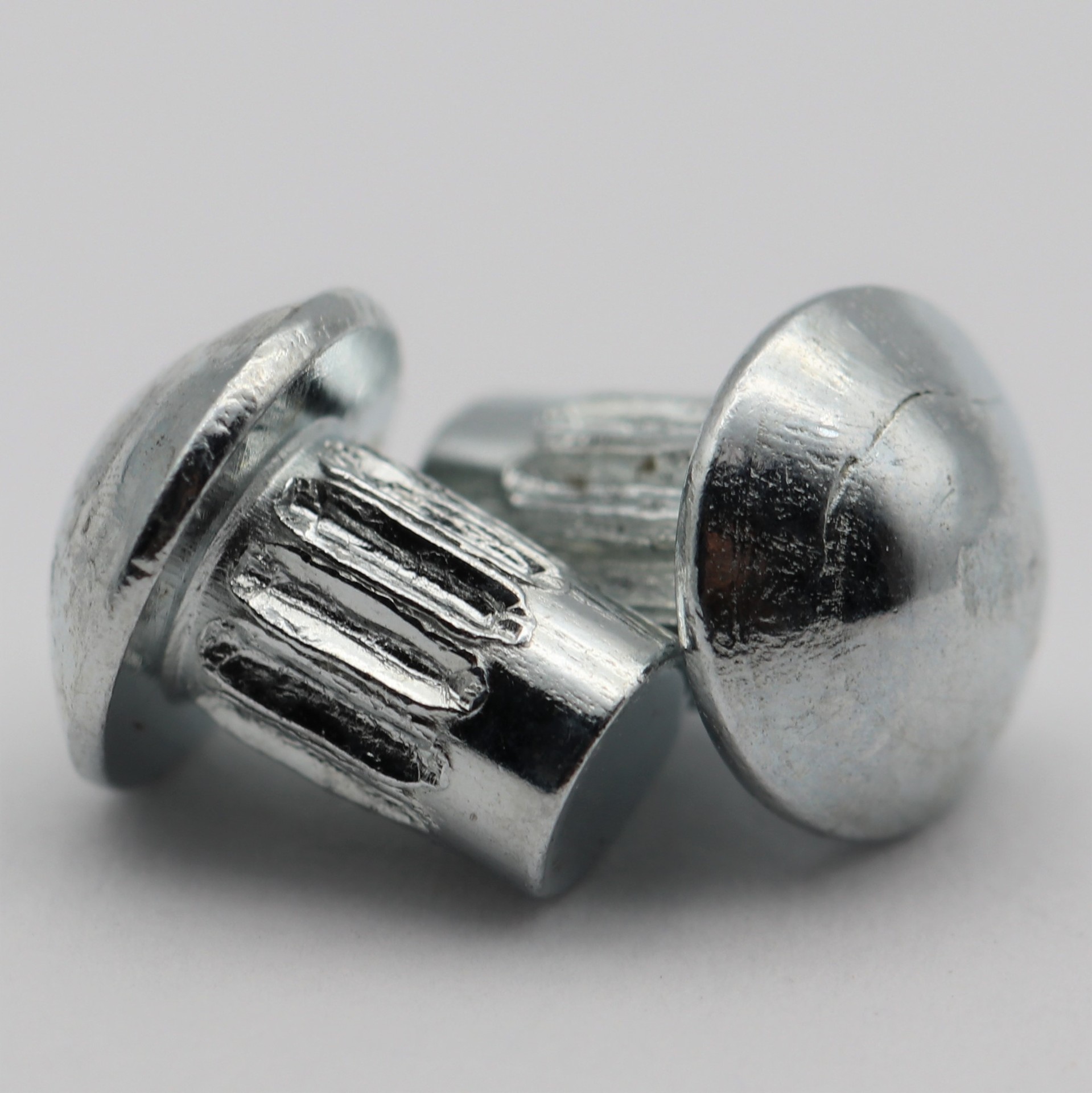 供应gb827铆钉 镀锌滚花铆钉 铁半圆标牌铆钉