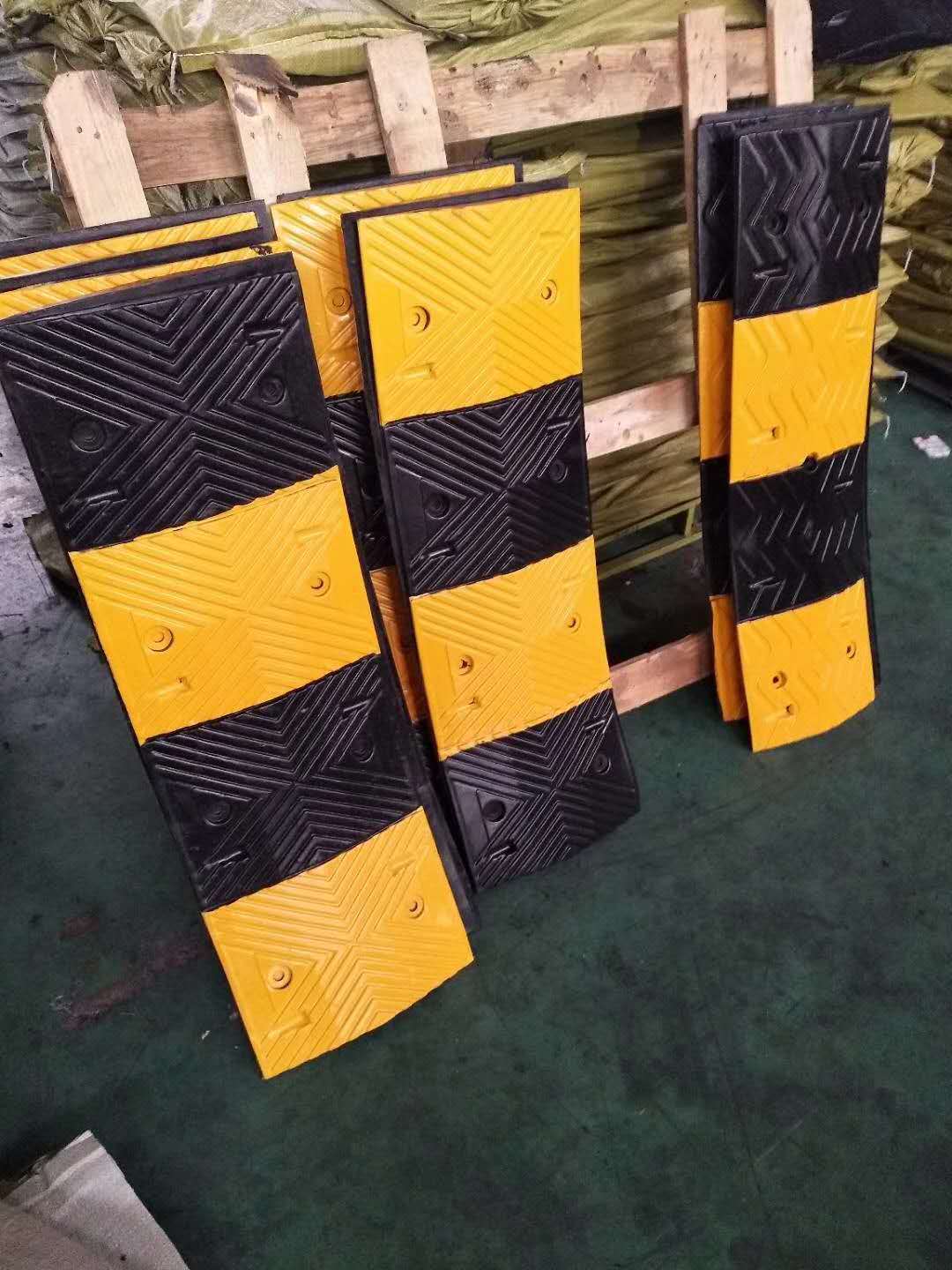 高速公路铸钢减速带供应商