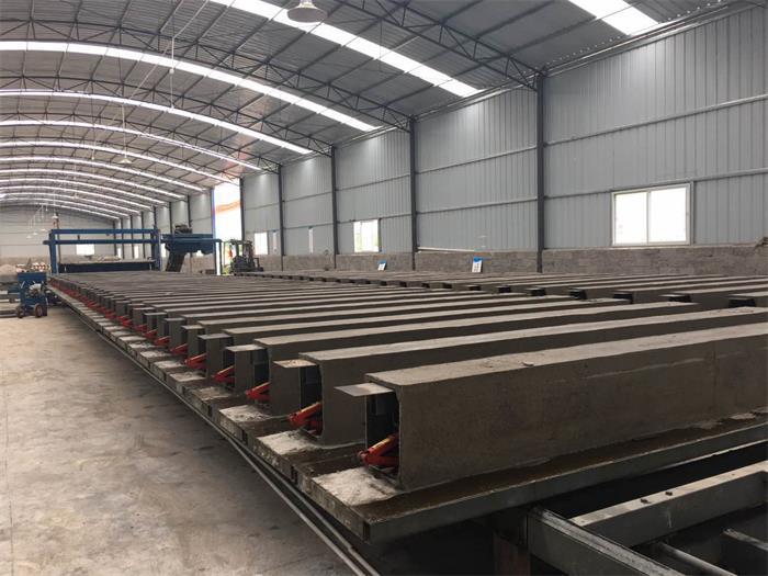 客户订购自动化水泥烟道成型机到厂提货装车