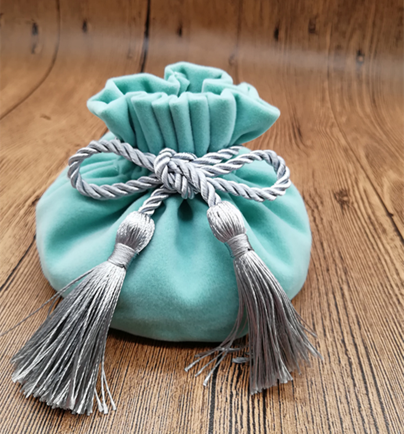 深圳厂家供应圆片绒布袋双层绒布圆片流苏拉绳高端包装袋刺绣袋