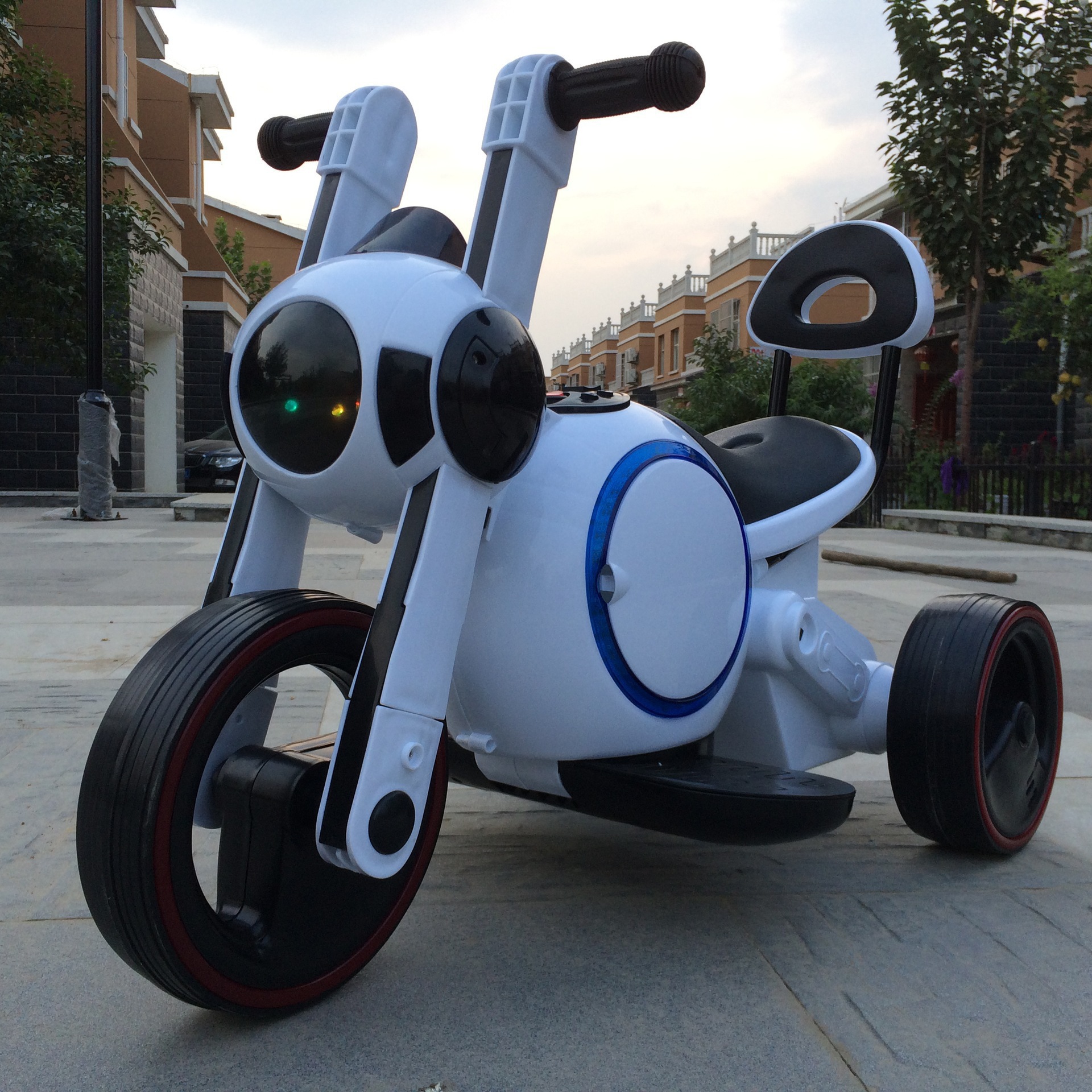 太空狗儿童电动车摩托车三轮车大号小孩玩具车可坐男女宝宝电瓶车