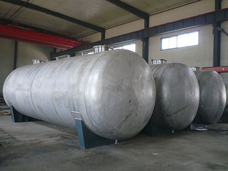 钛及钛合金可用作制造热交换器.反应塔.蒸馏器.洗涤塔.合成器.高压釜.