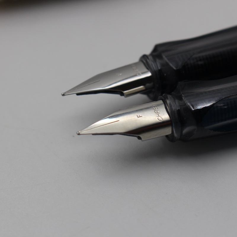 批发钢笔传人鲨鱼造型钢笔学生正姿练字钢笔大尖两用彩色钢笔文具