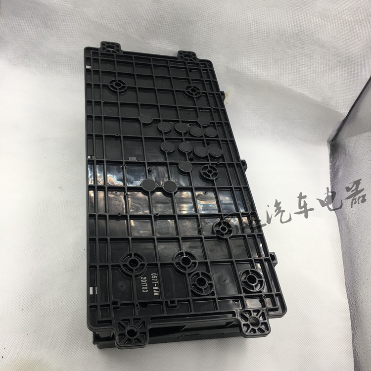 东风天龙中央配电盒3771010-k0300保险盒电源盒光盒子外壳