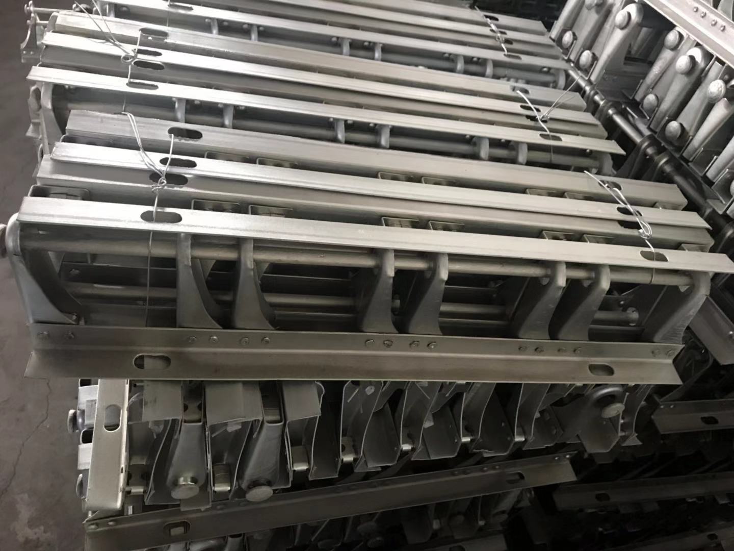 厂家直销4位冷镀锌双梗电力街码架线码