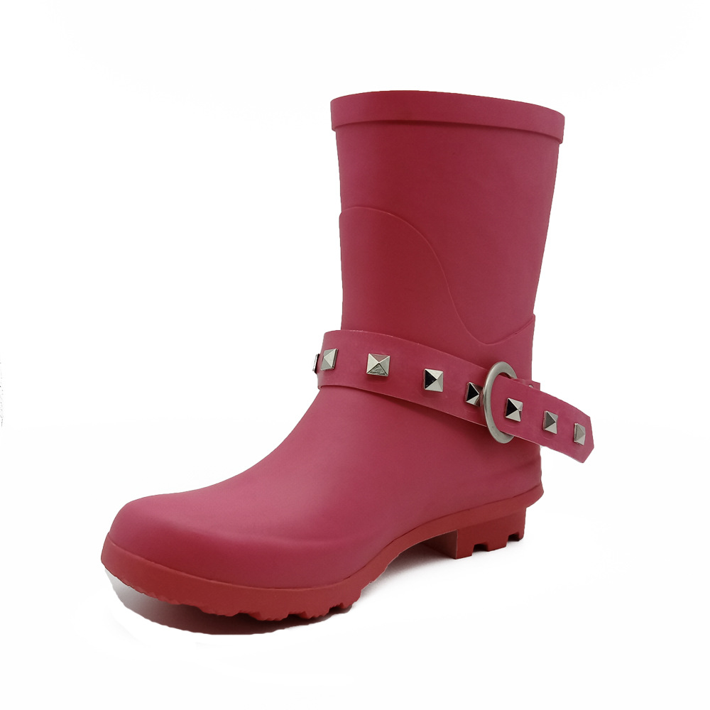 厂家直销 中筒纯色女士雨鞋时尚红色朋克风雨靴环保橡胶防滑水鞋