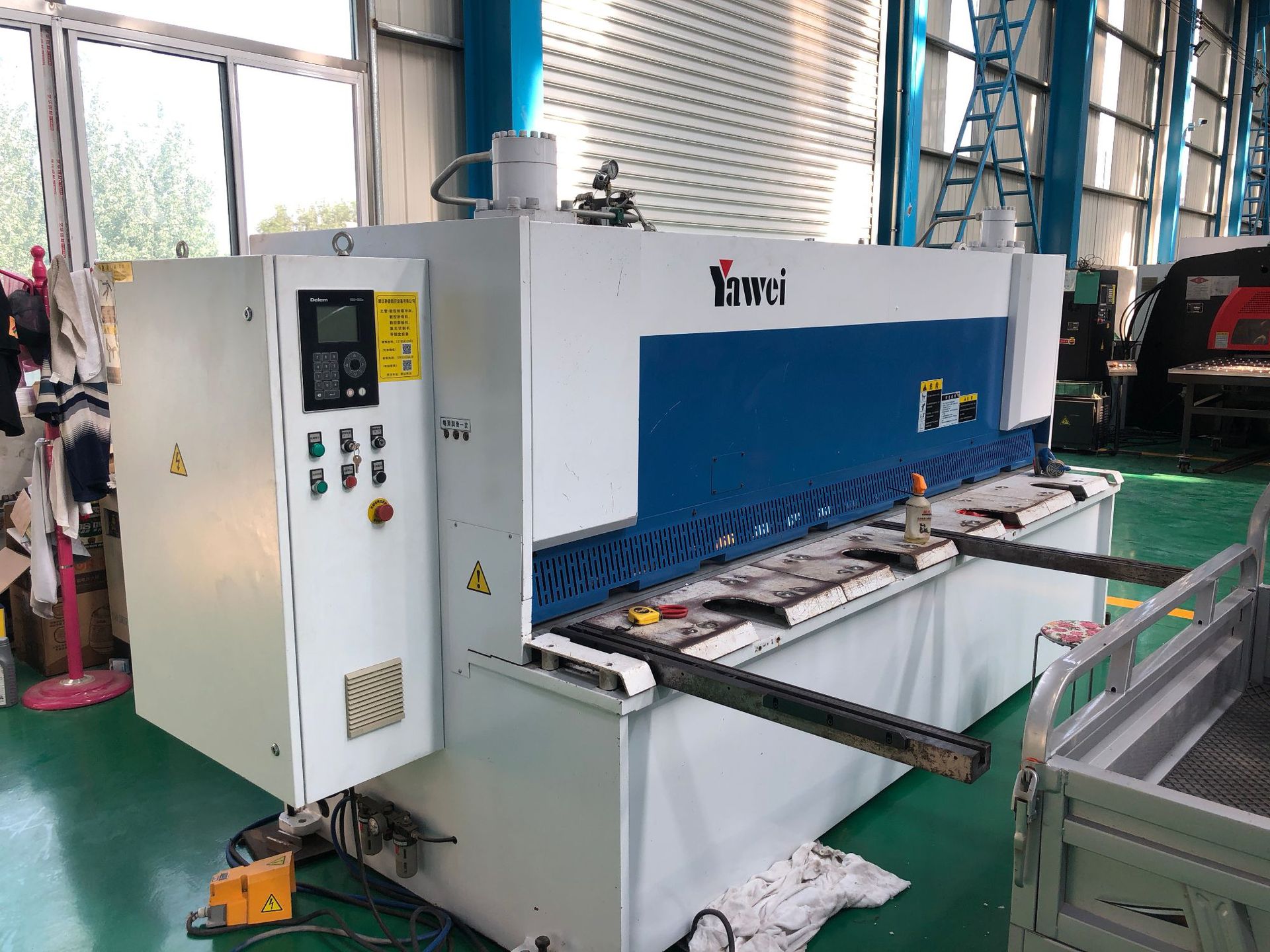 出售 二手亚威数控剪板机,江苏亚威产型号:lgsk-6*3050mm