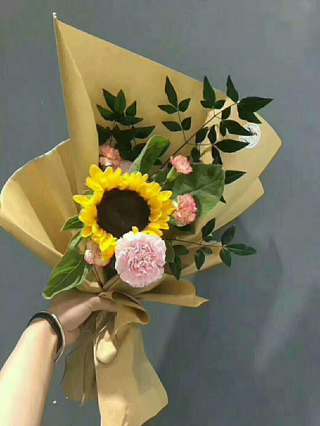 父亲节花束纯色牛皮纸鲜花礼品包装纸复古英文报花束材料背景纸