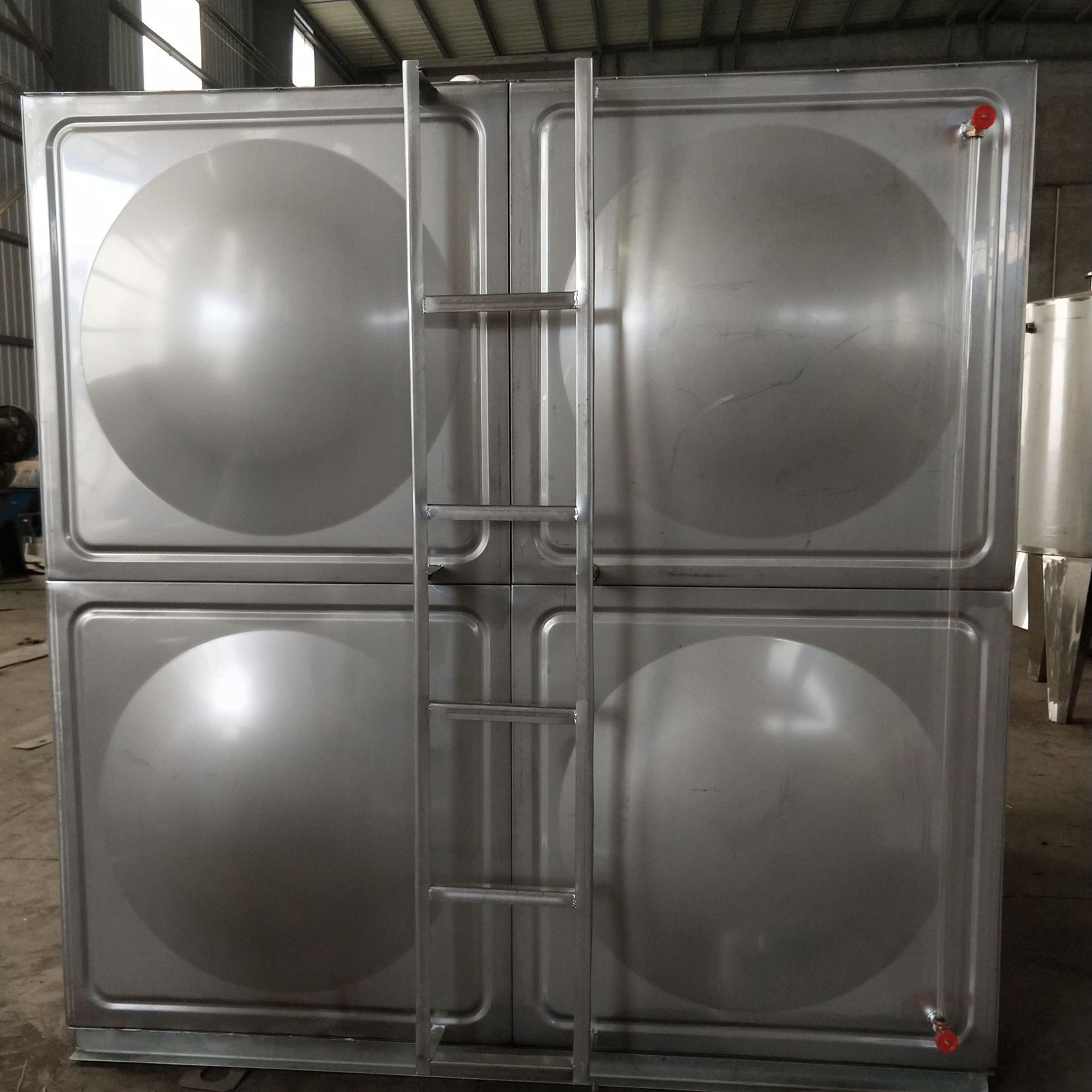 现货直销不锈钢水箱保温水箱卧式加厚电加热密封水箱质量可靠