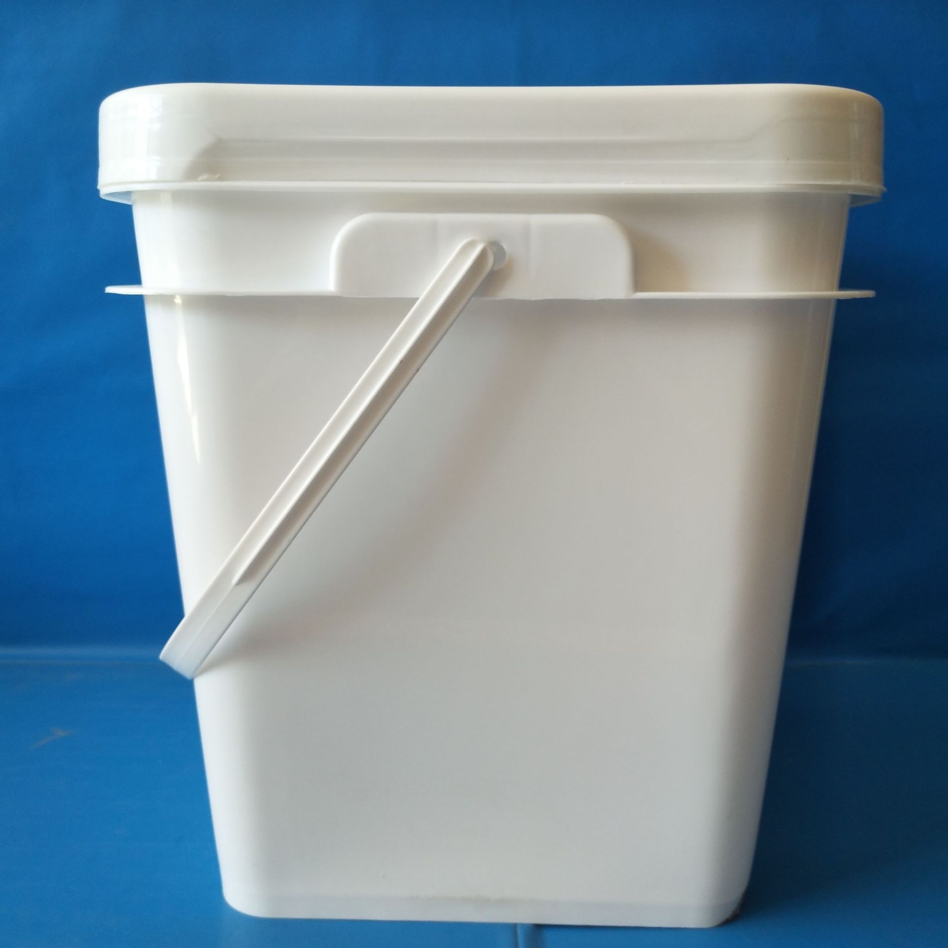 厂家直销20升防冻液桶 20l机油桶 润滑油桶 20升塑料油桶 方桶