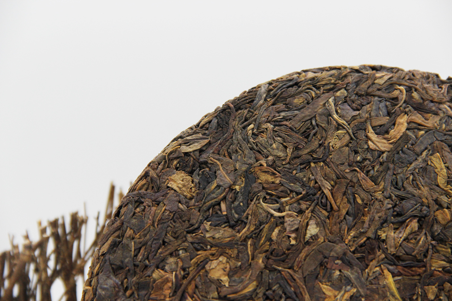 批发云南普洱茶生茶14年老班章老树黄金叶勐海七子饼茶400g生茶饼