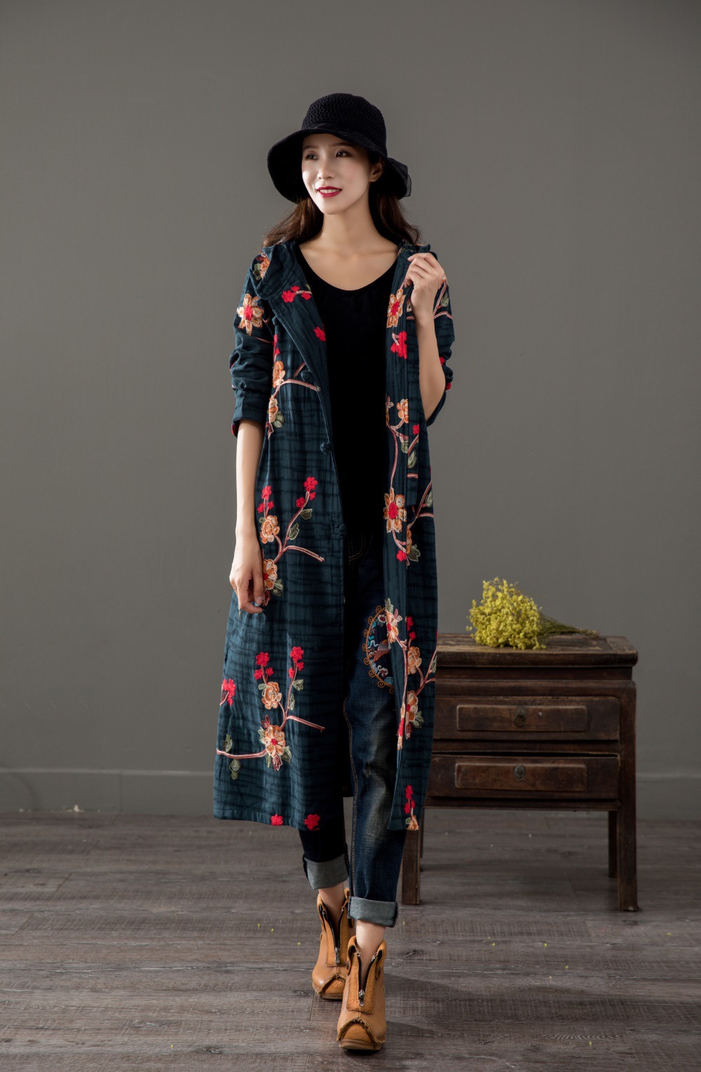 2018秋装新款女装复古民族风刺绣棉麻长袖风衣批发盘扣连帽外披女