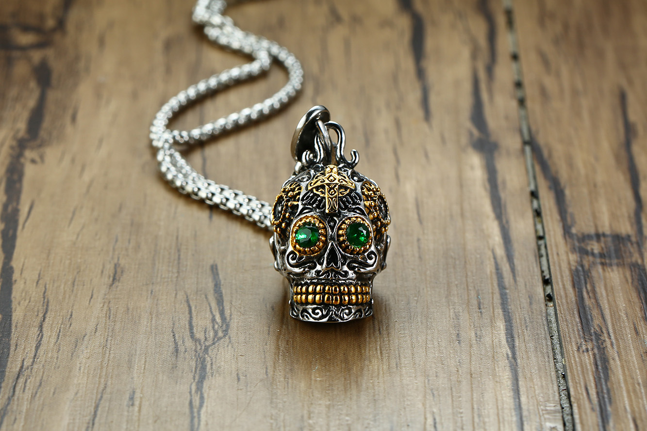 钛钢朋克风鬼头吊坠 男士潮流饰品绿眼睛间金色骷髅头项坠pn-1158