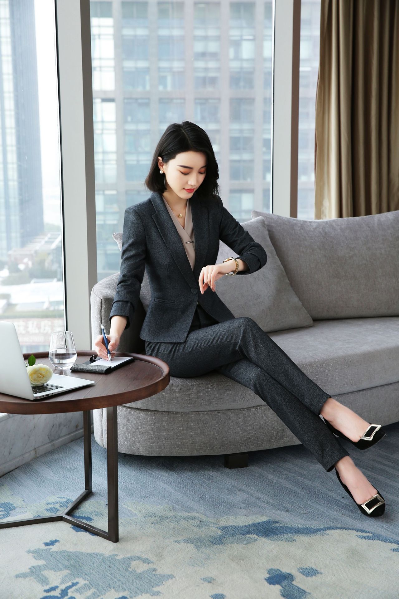 秋冬长袖职业女套装 时尚韩版简约通勤修身面试职业套裤工作服