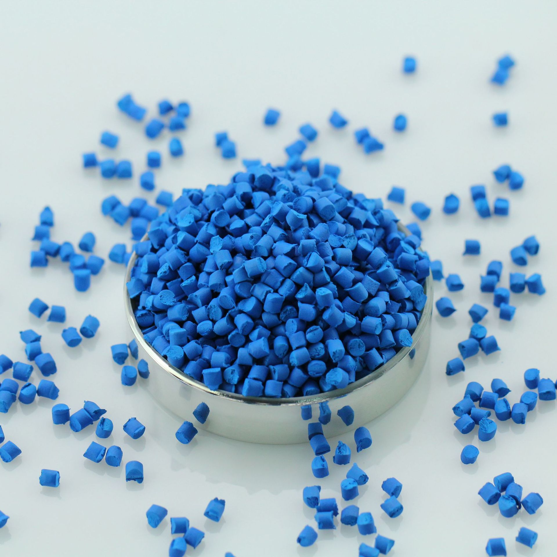 厂家直销天蓝色母粒 颜色鲜亮 高浓度 低添加 注塑挤