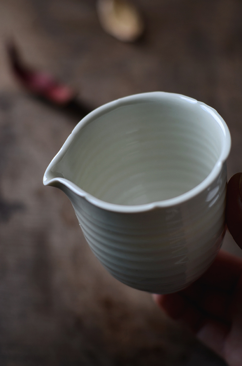 晴先生公道杯手工仿古白泥花口草木灰釉色景德镇功夫茶具陶瓷
