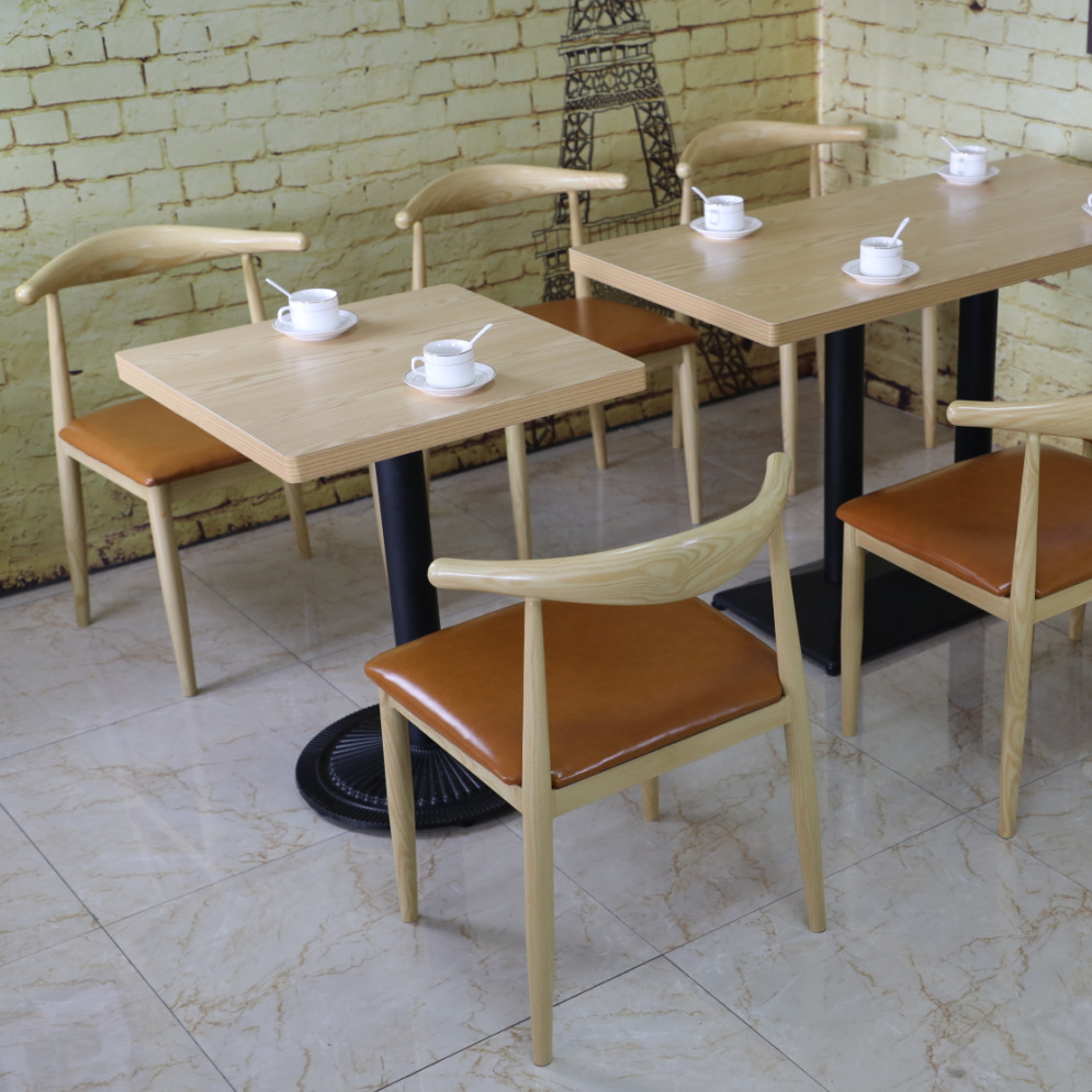 小吃店桌椅组合奶茶店餐馆快餐桌椅原木色牛角椅早餐饭店桌子椅子