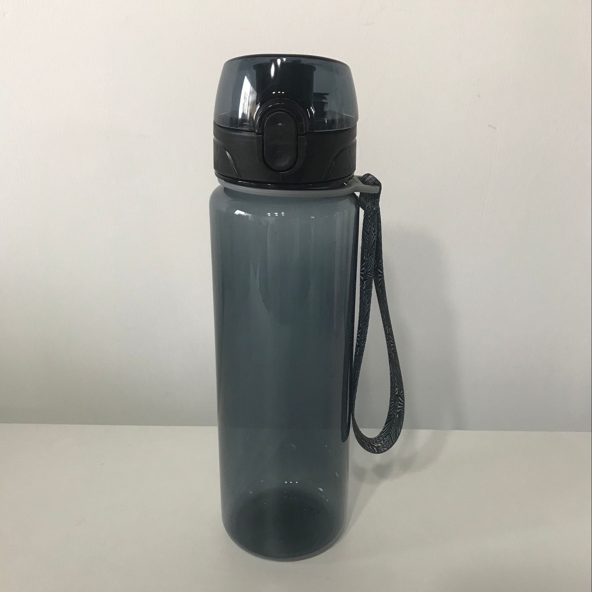 2018新款 个性弹扣水杯 tritan材质 优质塑料太空杯 广告定制