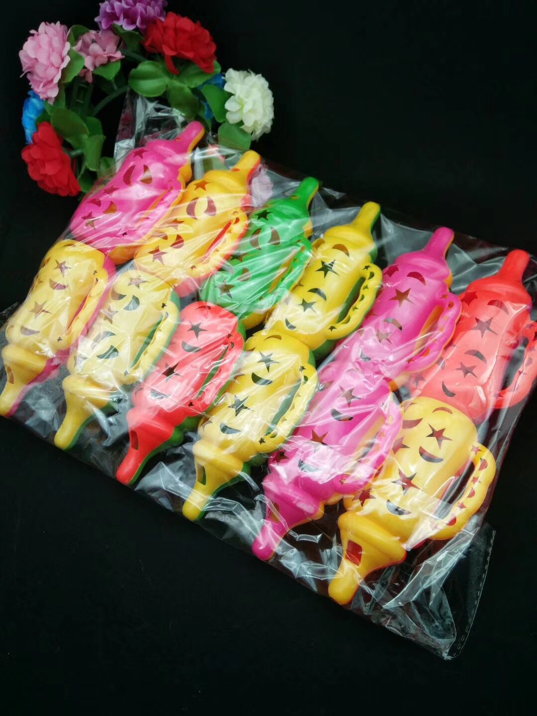 奶瓶摇铃一元玩具批发儿童宝宝益智玩具地摊热卖摇铃口哨玩具批发