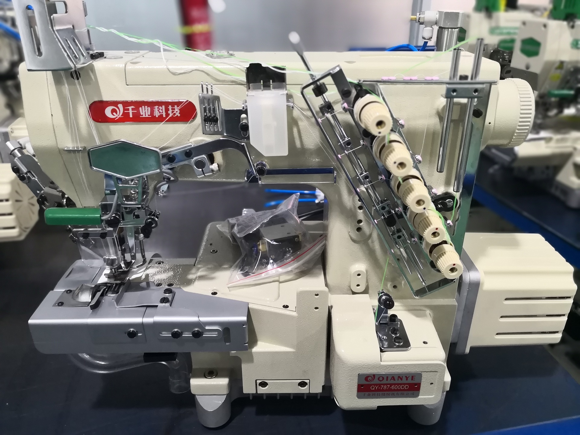 左刀绷缝机 小方头袖口内衣下摆冚车 星菱款带刀三针五线绷缝机