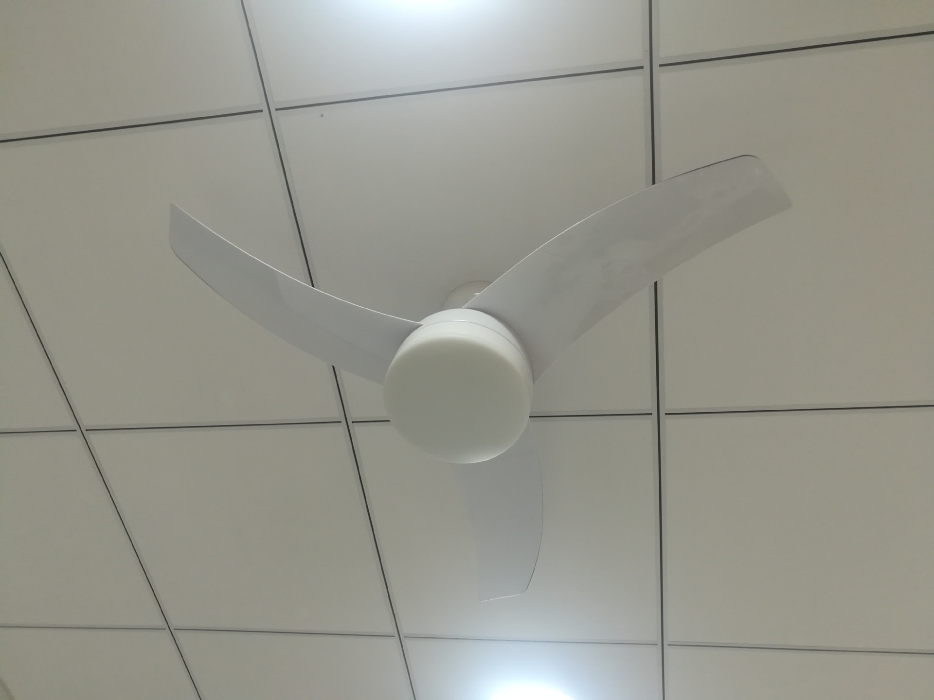 42英寸 3叶白色 40w 太阳能吊扇 含遥控