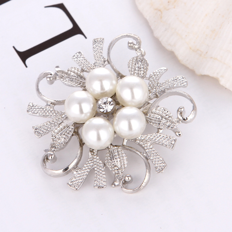 European and American Fashion Flower Pearl Brooch Female Korean Alloy Diamond Camellia Shawl Corsage Cardigan Big Pin