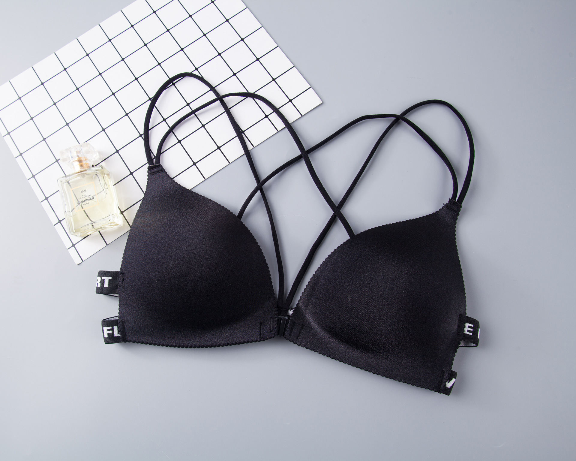 字母带聚拢文胸细带无痕纯色前搭扣抹胸裹胸少女内衣美背吊带背心