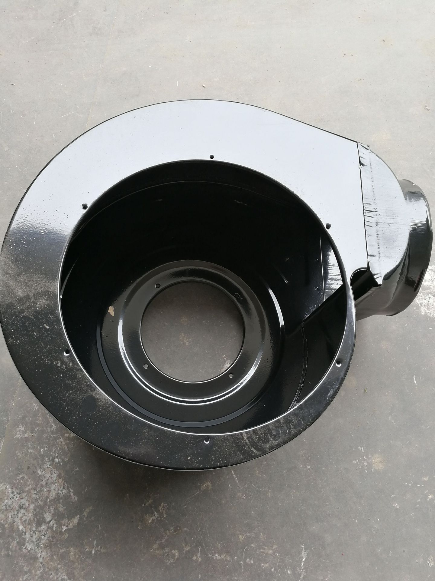 本公司长期为各大油烟机企业生产各种型号的蜗壳,风轮等油烟机