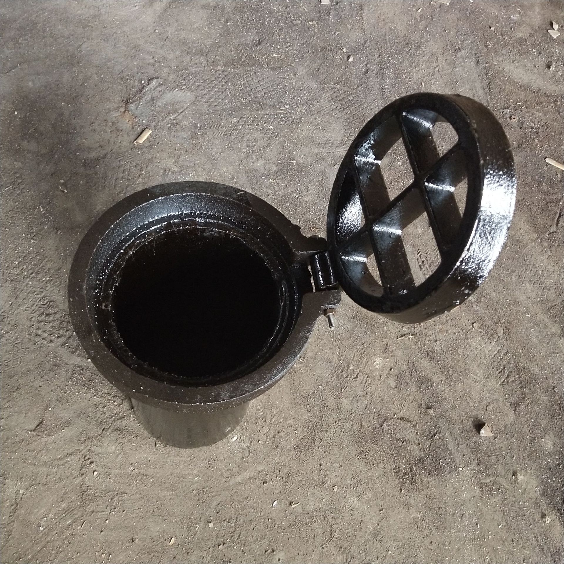 专业生产桥梁铸铁泄水管圆形方形异形铸铁泄水管厂家批发