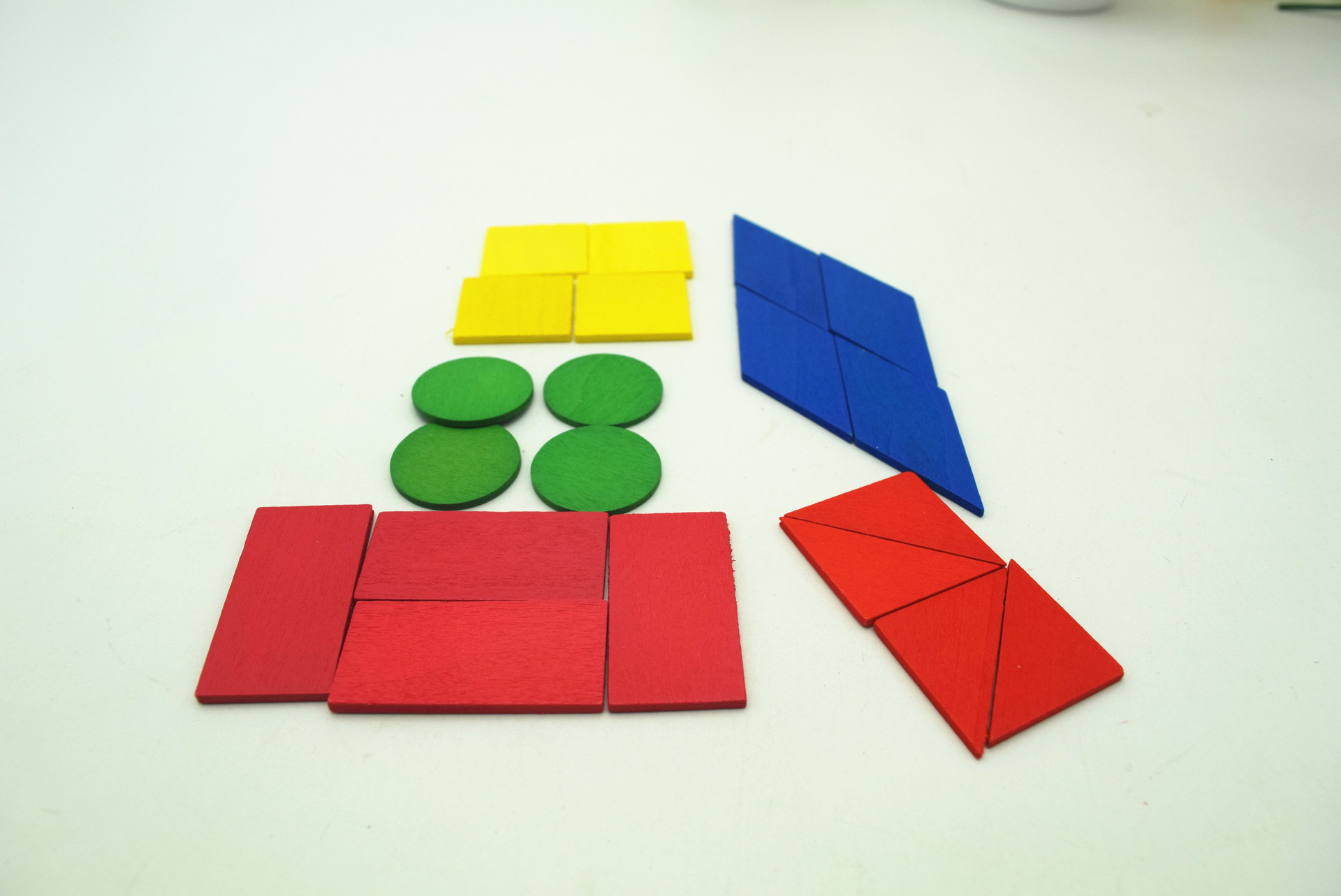 低价批发宝宝早教积木片玩具50片木制几何体形状彩色木质积木片